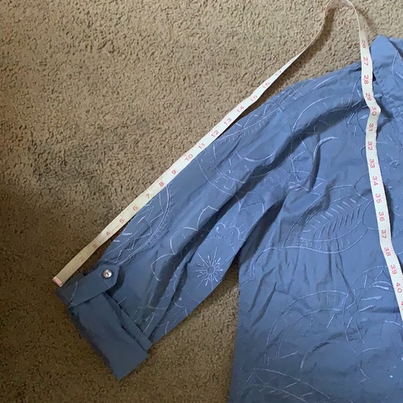 Floral embroidery cuff sleeve button up top M / L - Picture 8 of 10